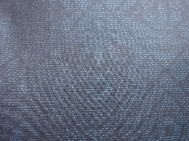 アンティーク　斜め格子に笹模様織り出し本場泥大島紬着物